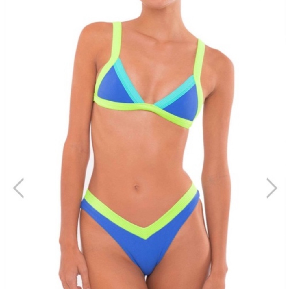 Oneone Swimwear Jesse bottoms & Kameron top bikini set. Size S/XS.